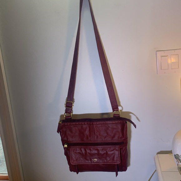 Fossil burgundy genuine leather mail carrier crossbody bag - Picture 8 of 8